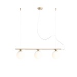 Lampa wisząca Beryl Glass 3-punktowa, złota, z trzema okrągłymi, białymi kloszami. Ujęcie frontalne, zawieszona na dwóch cienkich przewodach. Metalowy stelaż o minimalistycznym designie, idealna do nowoczesnych wnętrz.