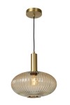 Lampa wisząca Maloto 1-punktowa w kolorze bursztynowym z mosiężnym wykończeniem. Posiada szklaną, żebrowaną klosz o okrągłym kształcie, zawieszona na czarnym kablu. Ujęcie z dołu, ukazujące detal konstrukcji i źródło światła.