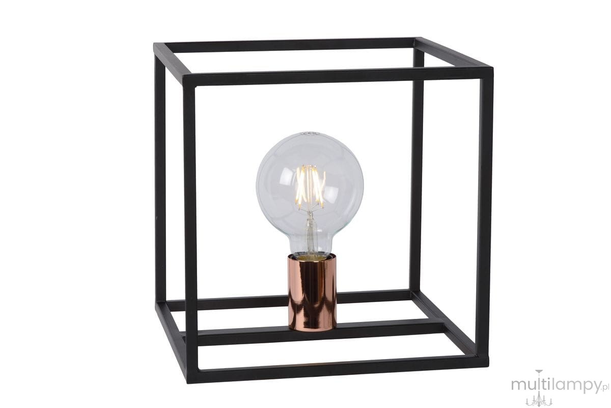 Lampa stołowa Arthur 1-punktowa, czarna, z metalową ramą w kształcie sześcianu. Wewnątrz znajduje się żarówka o okrągłym kształcie, osadzona w miedzianym uchwycie. Produkt ustawiony na płaskiej powierzchni, na białym tle.