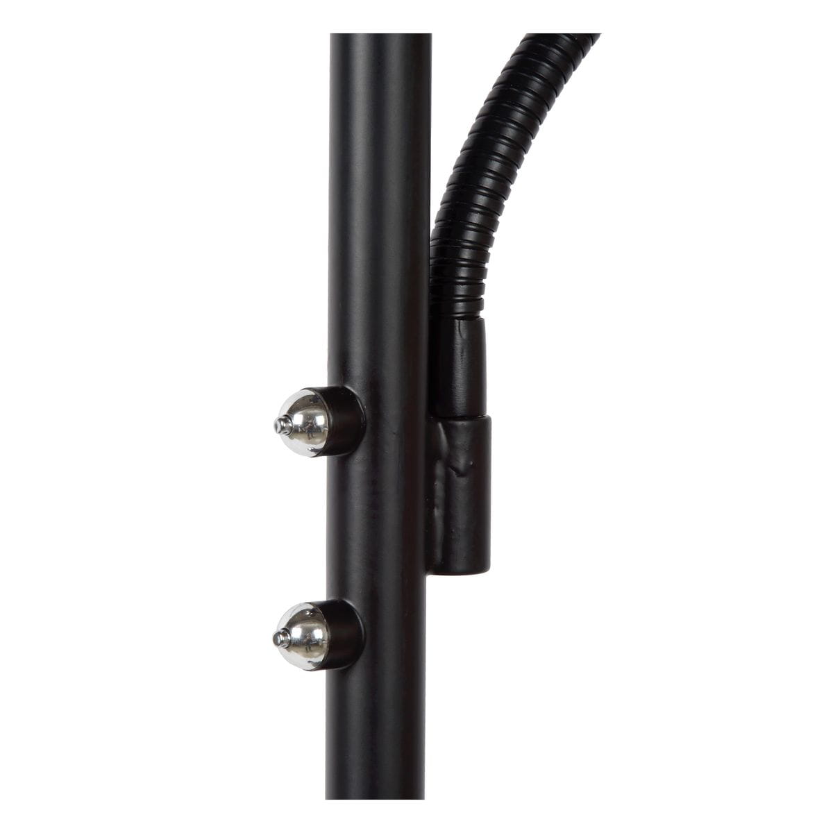 Czarna lampa podłogowa Zenith LED z dwoma punktami świetlnymi. Widoczny metalowy słup z dwoma chromowanymi głowicami oświetleniowymi oraz elastycznym kablem. Ujęcie pokazuje szczegóły mocowania i wykończenia.