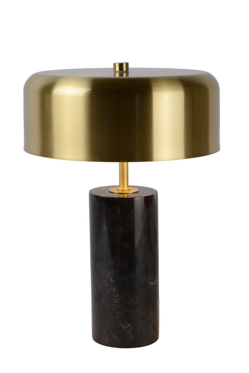 Czarna lampa stołowa Mirasol z 3-punktowym źródłem światła. Posiada cylindryczną podstawę z czarnego materiału oraz metalowy, okrągły klosz w kolorze złotym. Ujęcie frontalne, produkt stoi na płaskiej powierzchni.