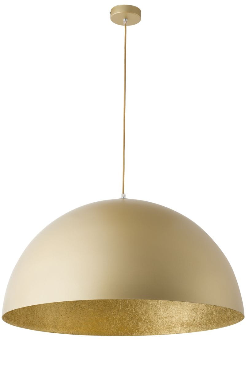 Lampa wisząca Sfera D50, o okrągłym kształcie, w kolorze matowej złotej z błyszczącym złotym wykończeniem na dolnej krawędzi. Zamontowana na długim przewodzie, zawieszona z sufitu, z prostym, minimalistycznym designem.