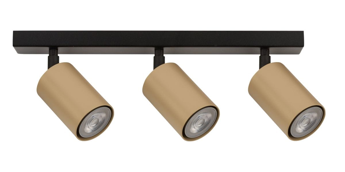 Trójpunktowa lampa sufitowa Zoom w kolorze czarnym i złotym. Posiada trzy cylindryczne reflektory w złotym odcieniu zamocowane na czarnej podstawie. Ujęcie frontalne, ukazujące całość lampy, z wyraźnymi detalami.