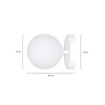 Białe kinkiet 1-punktowy Bior o okrągłej, matowej kloszowej lampie o średnicy 20 cm, wysokości 15 cm, zamontowanej na okrągłej podstawie o średnicy 14 cm. Produkt prezentowany w frontalnym ujęciu.