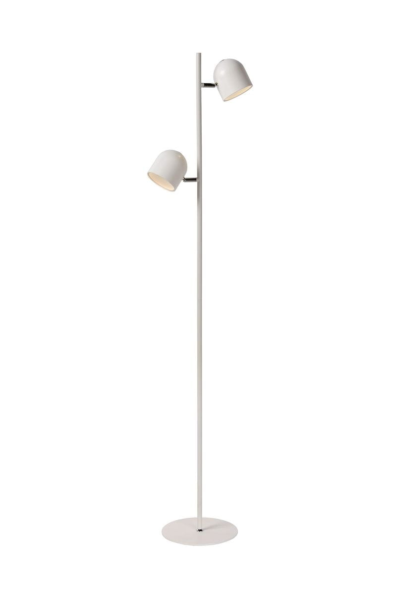 Biała lampa podłogowa Skanska z dwoma punktami świetlnymi, stojąca na okrągłej podstawie. Klosze mają zaokrąglony kształt, montowane na smukłym, metalowym stelażu. Produkt na jednolitym tle, w pozycji stojącej.