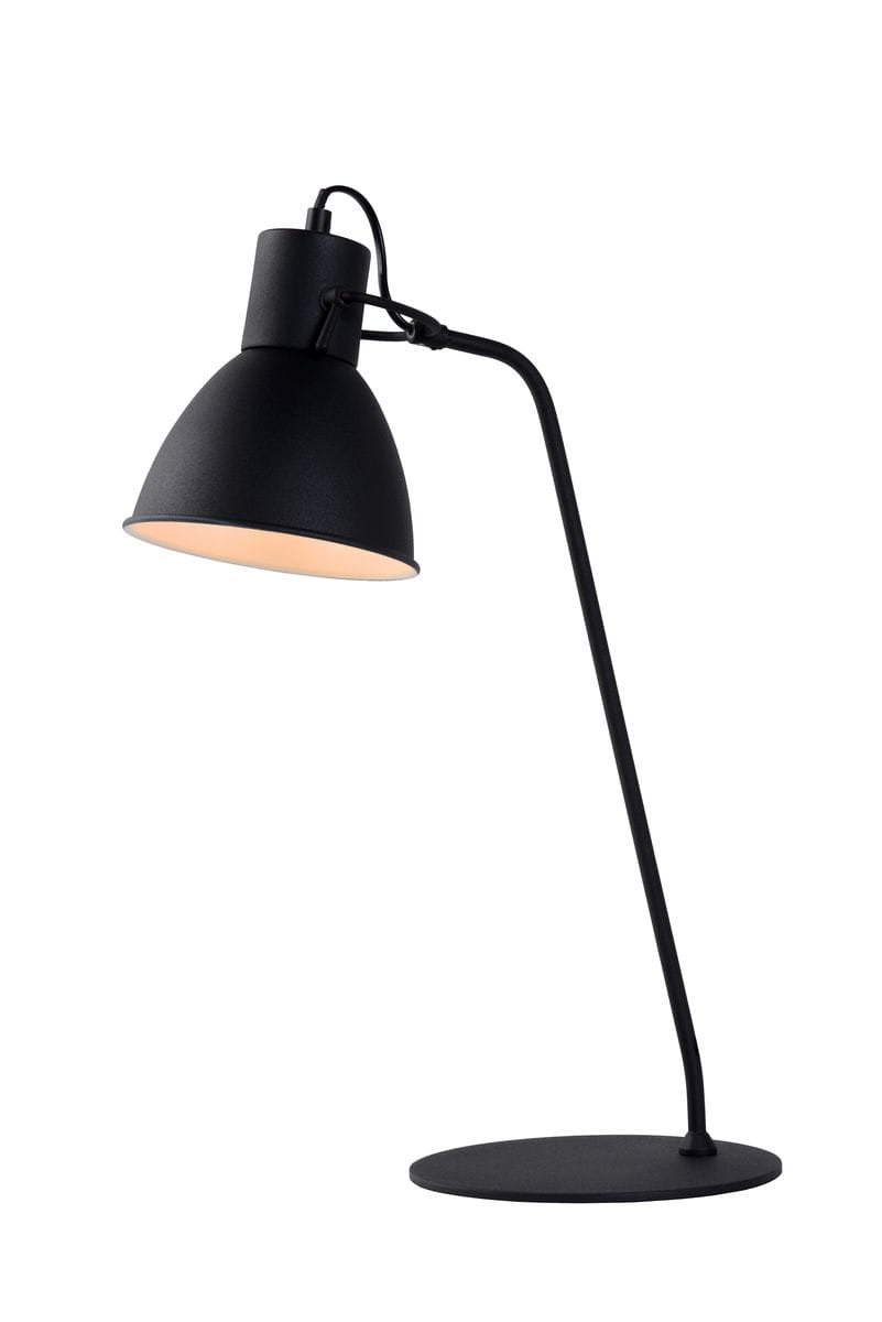 Czarna lampa biurkowa Shadi z jednopunktowym źródłem światła, o matowej, teksturowanej powierzchni. Posiada smukły, zakrzywiony trzon i okrągłą podstawę. Widok z boku, ukazujący klosz o stożkowatym kształcie.