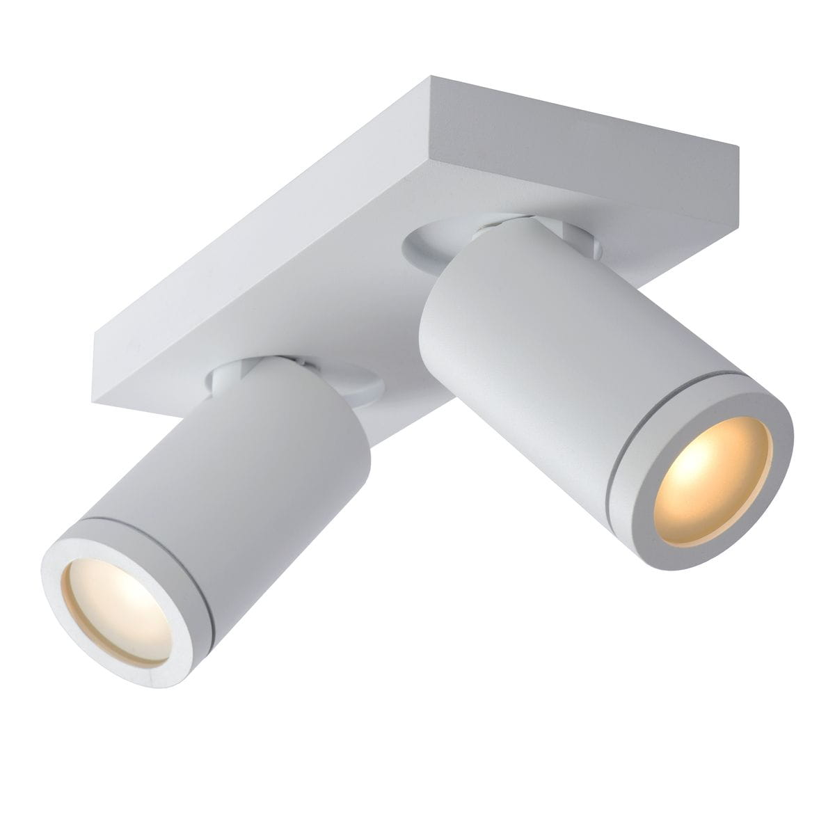 Biała lampa sufitowa typu spot z dwoma cylindrycznymi reflektorami, zamontowana na prostokątnej płycie. Reflektory skierowane są w różnych kierunkach, co umożliwia regulację oświetlenia. Idealna do nowoczesnych wnętrz.