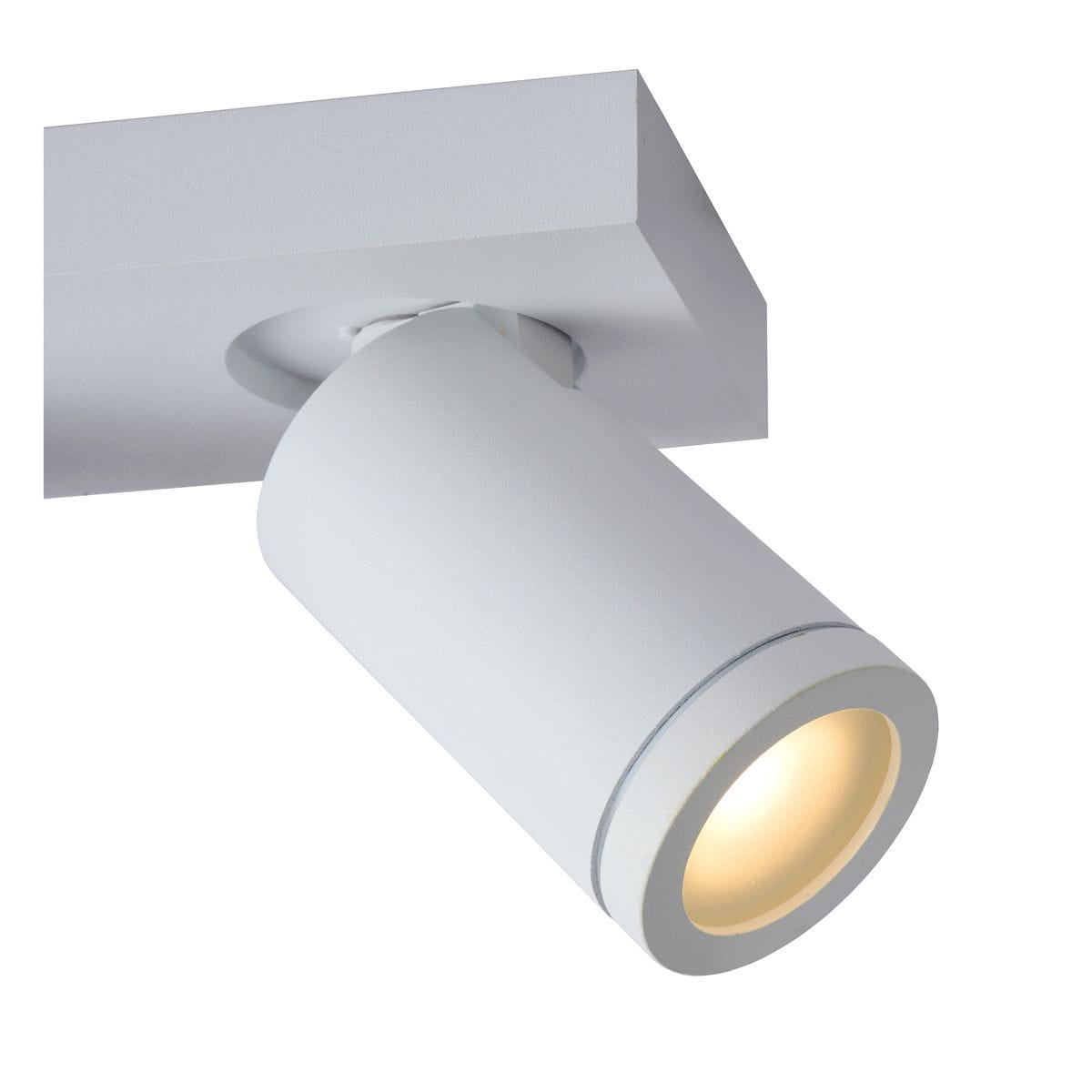 Biała lampa sufitowa Taylor IP44, 2-punktowa, z cylindrycznymi reflektorami. Ujęcie z boku, detal na górnej części z prostokątnym mocowaniem. Powierzchnia matowa, z delikatnym wykończeniem, emitująca ciepłe światło.