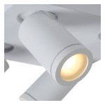 Lampa sufitowa Taylor IP44 w białym kolorze z czterema punktami świetlnymi. Każdy reflektor ma cylindryczny kształt z matową fakturą. Ujęcie z dołu, ukazujące detal kloszy oraz emitowane światło. Idealna do oświetlenia wnętrz.