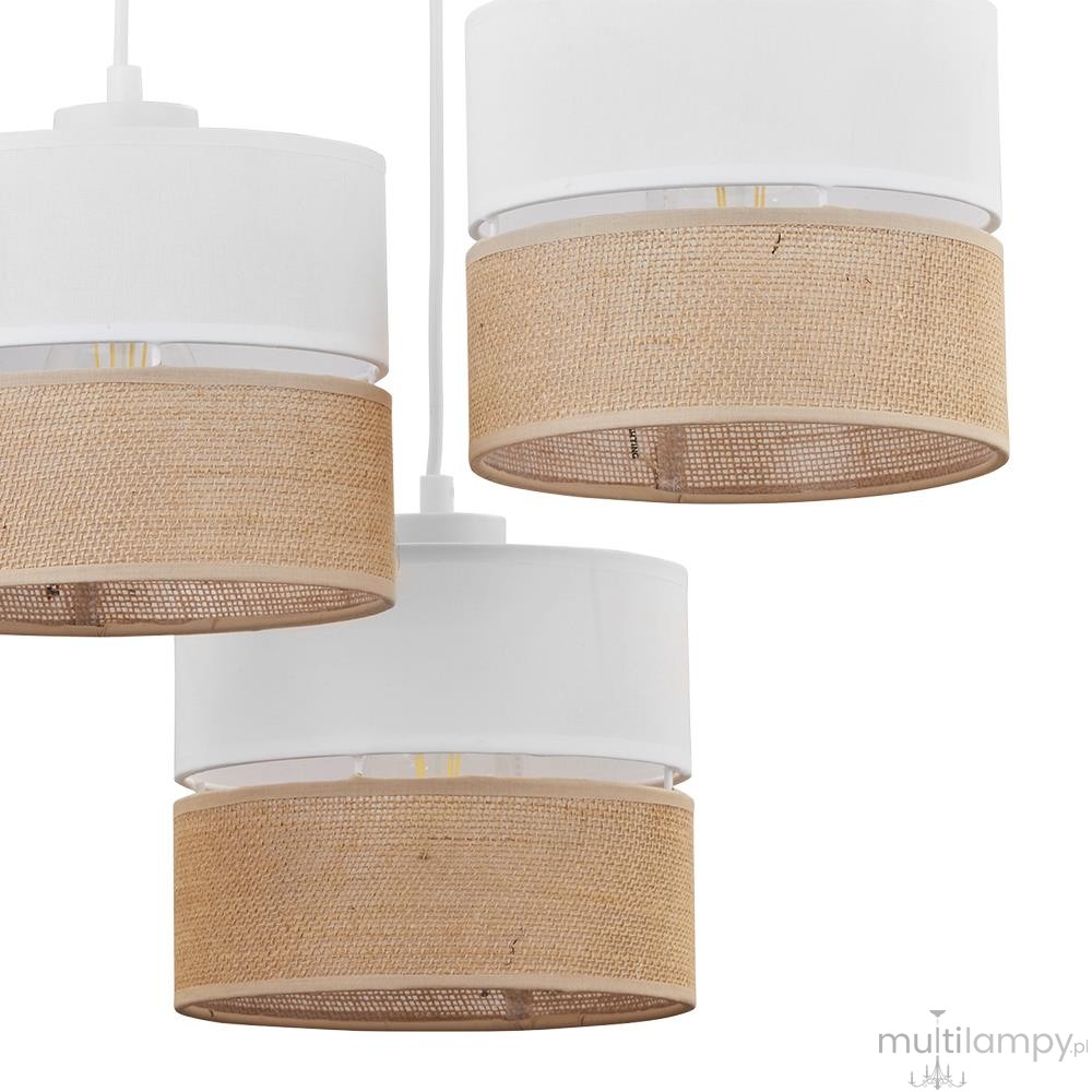 Lampa wisząca Linobianco 3-punktowa w białym kolorze z jutowymi abażurami. Produkt zawiera trzy cylindryczne klosze, z których dwa są białe, a jeden ma jutowy akcent. Ujęcie z przodu, ukazujące detale i teksturę materiałów.