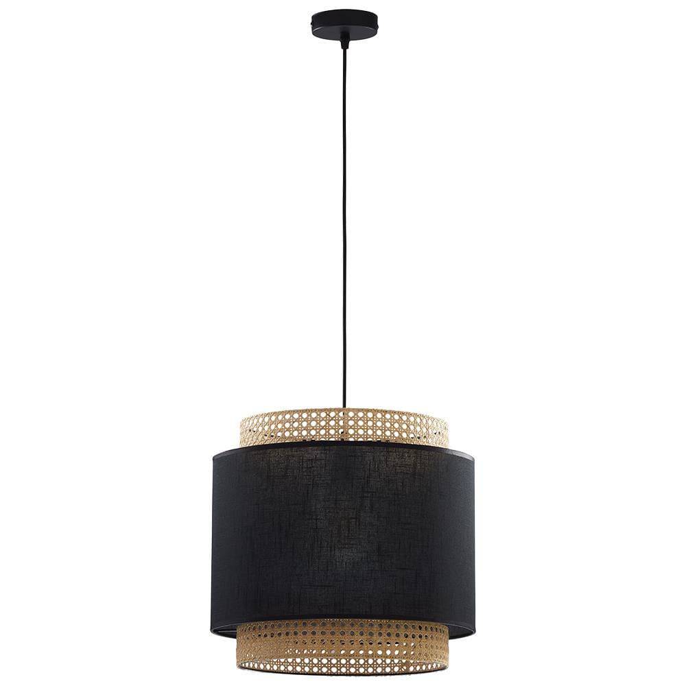 Lampa wisząca Boho D38 w kolorze czarnym, z okrągłym abażurem i dekoracyjną, plecioną obręczą z naturalnego materiału. Zawieszona na cienkim, czarnym przewodzie, z prostym, okrągłym mocowaniem sufitowym. Idealna do nowoczesnych wnętrz.