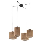Czarna lampa wisząca 4-punktowa z brązowymi abażurami z juty. Abażury mają cylindryczny kształt, zawieszone na cienkich czarnych linkach. Lampa przymocowana do okrągłej podstawy sufitowej. Wzór naturalny, teksturowany materiał.
