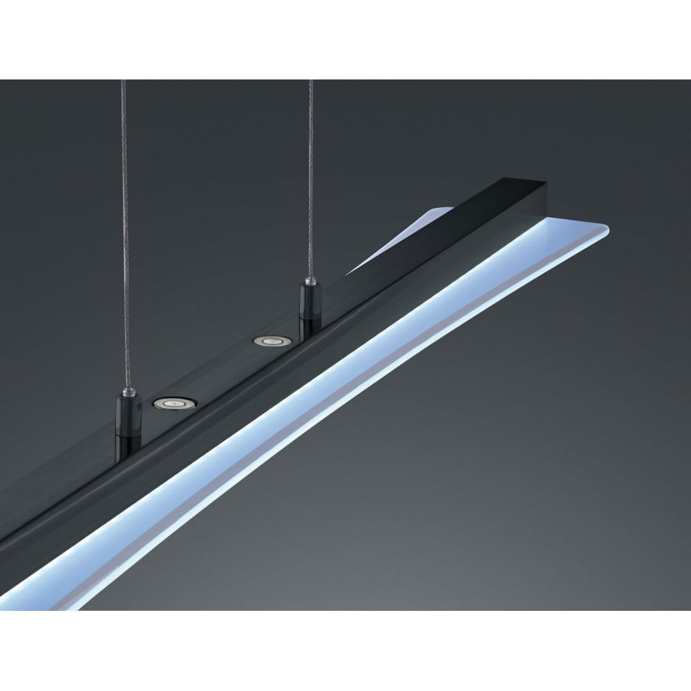 Czarna, wisząca lampa LED o minimalistycznym designie. Ma prostokątny kształt z podświetleniem w dolnej części, zawieszona na cienkich linkach. Widoczne są dwa okrągłe mocowania. Ujęcie z góry, na ciemnym tle.