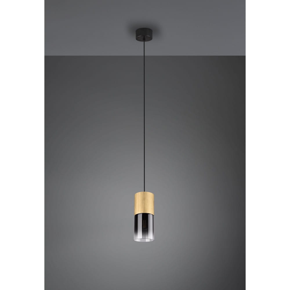 Lampa wisząca Robin w kolorze czarnym z mosiężnym akcentem, o cylindrycznym kształcie. Zawieszona na cienkim, czarnym kablu, z przezroczystym kloszem. Wykończenie matowe, idealna do nowoczesnych wnętrz.