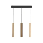 Lampa wisząca Eye w kolorze mosiądzu z trzema cylindrycznymi kloszami, zawieszona na czarnej listwie sufitowej. Klosze mają matowe wykończenie i są zawieszone na cienkich linkach. Tło białe, co podkreśla elegancki design.
