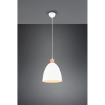 Lampa wisząca Jagger D25 w kolorze białym, z metalowym kloszem o kształcie dzwonu i drewnianym detalem u góry. Zawieszona na białym przewodzie, w minimalistycznym stylu. Tło ciemnoszare, podkreślające produkt.