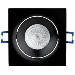 Kwadratowa oprawa oczko do zabudowy w kolorze czarnym, ruchoma, z miejscem na żarówkę GU10. W centralnej części widoczna reflektorowa soczewka z teksturą. Po bokach niebieskie zatrzaski do montażu.