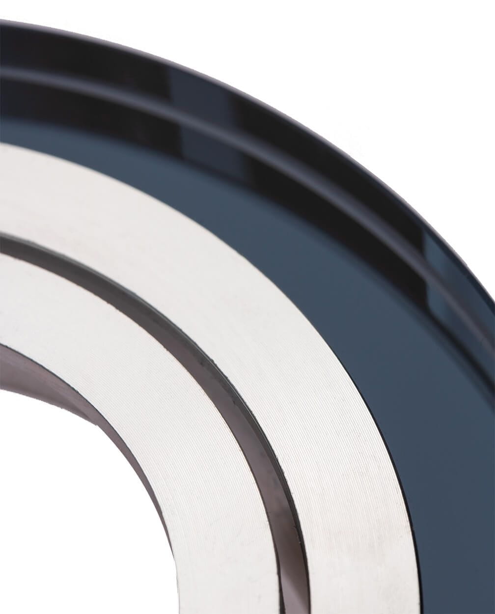 Oprawa oczko do zabudowy okrągła, ruchoma, w kolorze czarnym z transparentnym wykończeniem. Widok z góry, ukazujący metalowe obręcze oraz gładką powierzchnię. Produkt przeznaczony do montażu żarówki GU10.