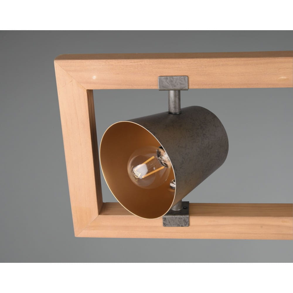 Lampa wisząca 4-punktowa Bell w kolorze niklu antycznego, z drewnianą ramą. Widoczny metalowy klosz w kolorze złotym wewnątrz, z żarówką. Ujęcie z boku, ukazujące detal mocowania i teksturę materiałów. Tło jednolite.