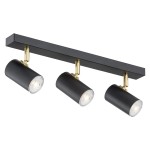 Czarna lampa sufitowa typu spot, 3-punktowa, z metalowymi kloszami w kształcie cylindrów. Utrzymana w minimalistycznym stylu, zamontowana na prostokątnej, czarnej podstawie z mosiężnymi akcentami. Klosze kierunkowe do regulacji.