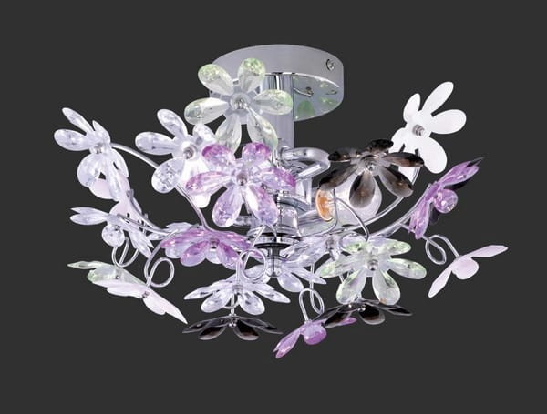 Lampa sufitowa Flower 2-punktowa w kolorze chromu z dekoracyjnymi kwiatami w odcieniach fioletu, zieleni i bieli. Kwiaty wykonane z przezroczystego materiału, umieszczone na metalowej konstrukcji, prezentujące się efektownie na ciemnym tle.