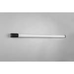 Kinkiet LED Piera z gniazdkiem wtykowym, czarny, o długości 119 cm i mocy 21W. Produkt ma prostokątny kształt, biały klosz i czarną oprawę. Widoczny jest detal złącza, podkreślający funkcjonalność lampy. Umieszczony na jednolitym tle.