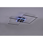 Czarna lampa sufitowa Arribo LED RGBW z trzema kwadratowymi ramami. Ujęcie z dołu, z widocznym niebieskim podświetleniem oraz pilotem do zdalnego sterowania. Prosty, nowoczesny design, idealna do aranżacji wnętrz.