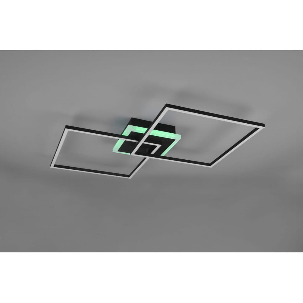 Czarna lampa sufitowa Arribo LED RGBW w formie trzech kwadratowych ram z zielonym podświetleniem, montowana na suficie, z możliwością sterowania pilotem. Produkt widoczny z góry, ukazujący jego nowoczesny design.
