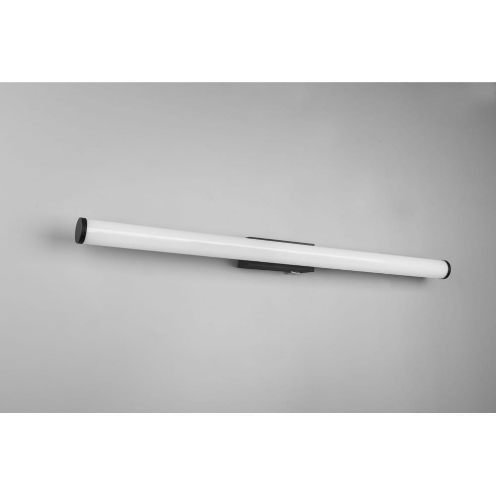Czarny kinkiet LED Mattimo, IP44, model L80, moc 8,6W, w formie prostokątnej tuby z białym kloszem. Montowany na ścianie, widoczny z boku, z gładką powierzchnią. Idealny do wnętrz i przestrzeni zewnętrznych.