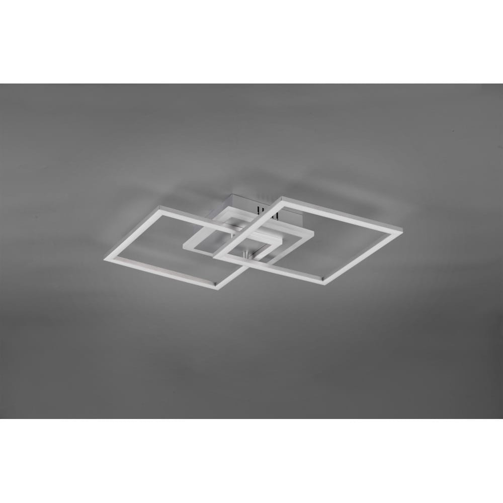 Tytanowa lampa sufitowa Venida z trzema kwadratowymi ramkami LED w białym kolorze, zamontowana na prostokątnej podstawie. Ujęcie z góry, ukazujące nowoczesny design i minimalistyczny styl, na szarym tle.