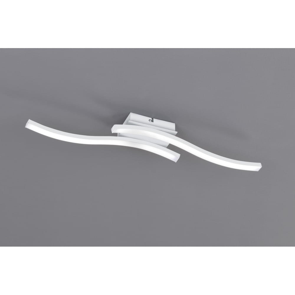 Biała lampa sufitowa Route LED 4000K z dwoma falistymi elementami. Ujęcie z góry, zamontowana na prostokątnej podstawie. Prosty, nowoczesny design, idealna do oświetlenia wnętrza. Tło w odcieniu szarym.