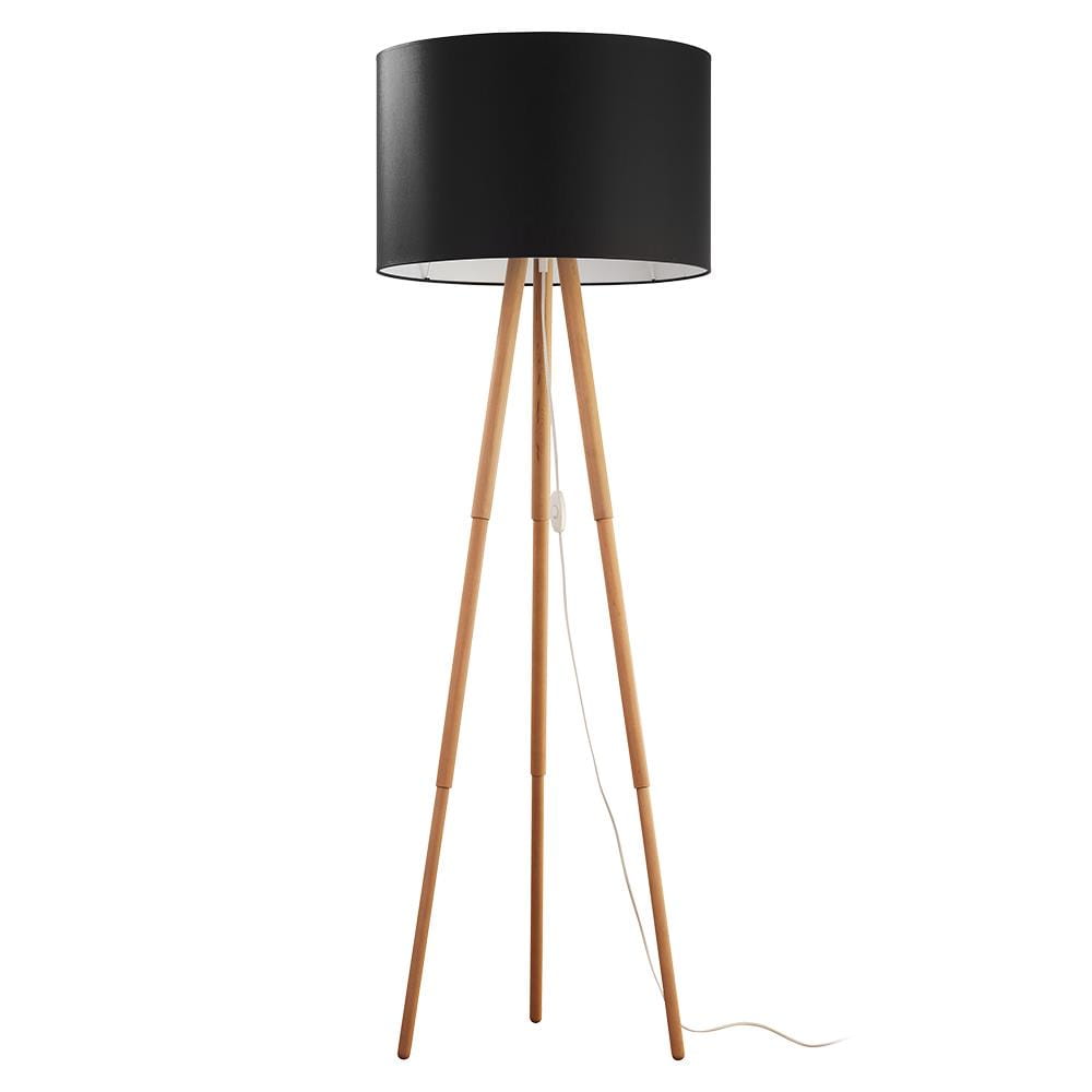 Lampa podłogowa Tokyo z czarnym kloszem i nogami z sosny. Stoi na trzech smukłych nogach, z widocznym przewodem i włącznikiem. Prosta, nowoczesna forma, idealna do wnętrz w stylu skandynawskim.