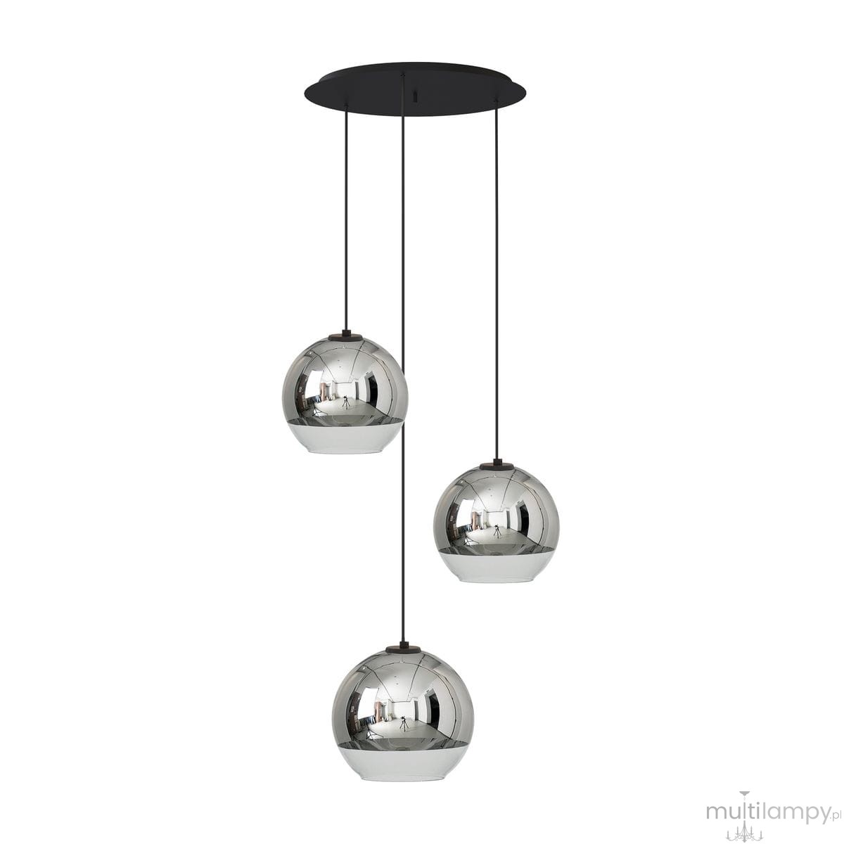 Lampa wisząca Globe Plus 3-punktowa w kolorze czarnym z trzema kulistymi kloszami w lustrzanym wykończeniu, zawieszona na czarnych linkach z okrągłym, czarnym mocowaniem. Klosze mają różne wysokości, tworząc dynamiczny efekt.