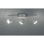Lampa sufitowa Roubaix LED 3-punktowa w kolorze niklowym, z trzema kwadratowymi reflektorami. Montaż na suficie, z metalową listwą. Reflektory emitują jasne światło, skierowane w różnych kierunkach. Tło szare, proste.