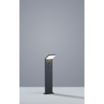 Lampa stojąca ogrodowa Pearl H50 w kolorze antracytowym, z czujnikiem ruchu, o prostokątnym kształcie. Ujęcie frontalne, lampa umieszczona na podłożu, z lekko wzniesioną głowicą. Prosta konstrukcja, matowa powierzchnia, nowoczesny design.
