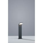 Lampa stojąca ogrodowa Pearl H50 LED w kolorze antracytowym, o prostokątnym kloszu i kwadratowej podstawie. Ujęcie z boku, na jednolitym tle. Zastosowanie nowoczesnego designu, idealna do oświetlenia przestrzeni zewnętrznych.