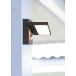 Horton LED kinkiet zewnętrzny elewacyjny 1-punktowy w kolorze antracytowym z czujnikiem ruchu, zamontowany na białej ścianie, z prostokątną, matową obudową i białym źródłem światła. Kąt ujęcia z boku, ukazujący detale konstrukcji.