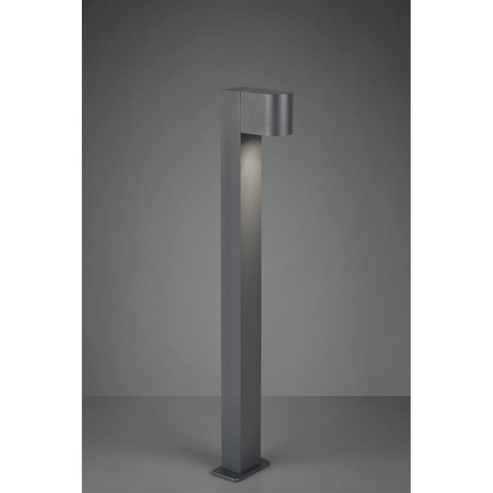 Lampa stojąca ogrodowa Roya H100, antracytowa, o prostokątnym kształcie, z pojedynczym źródłem światła na górze. Ujęcie frontalne, produkt umieszczony na płaskiej podstawie, na jednolitym tle. Wysoka, nowoczesna konstrukcja z metalicznym wykończeniem.