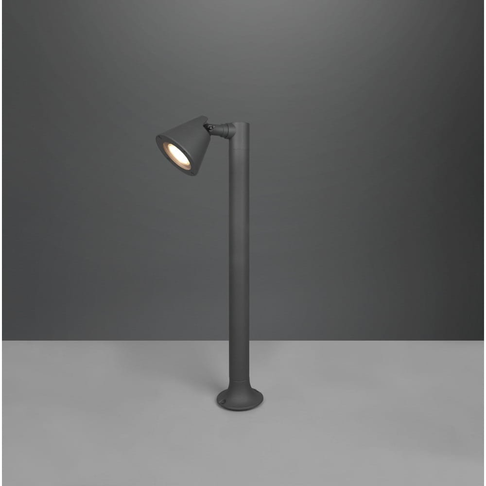 Lampa stojąca ogrodowa Kaveri H60 w kolorze antracytowym, z pojedynczym źródłem światła. Ma cylindryczny trzon i stożkową głowicę o regulowanym kącie, umieszczona na stabilnej podstawie, na jednolitym tle.