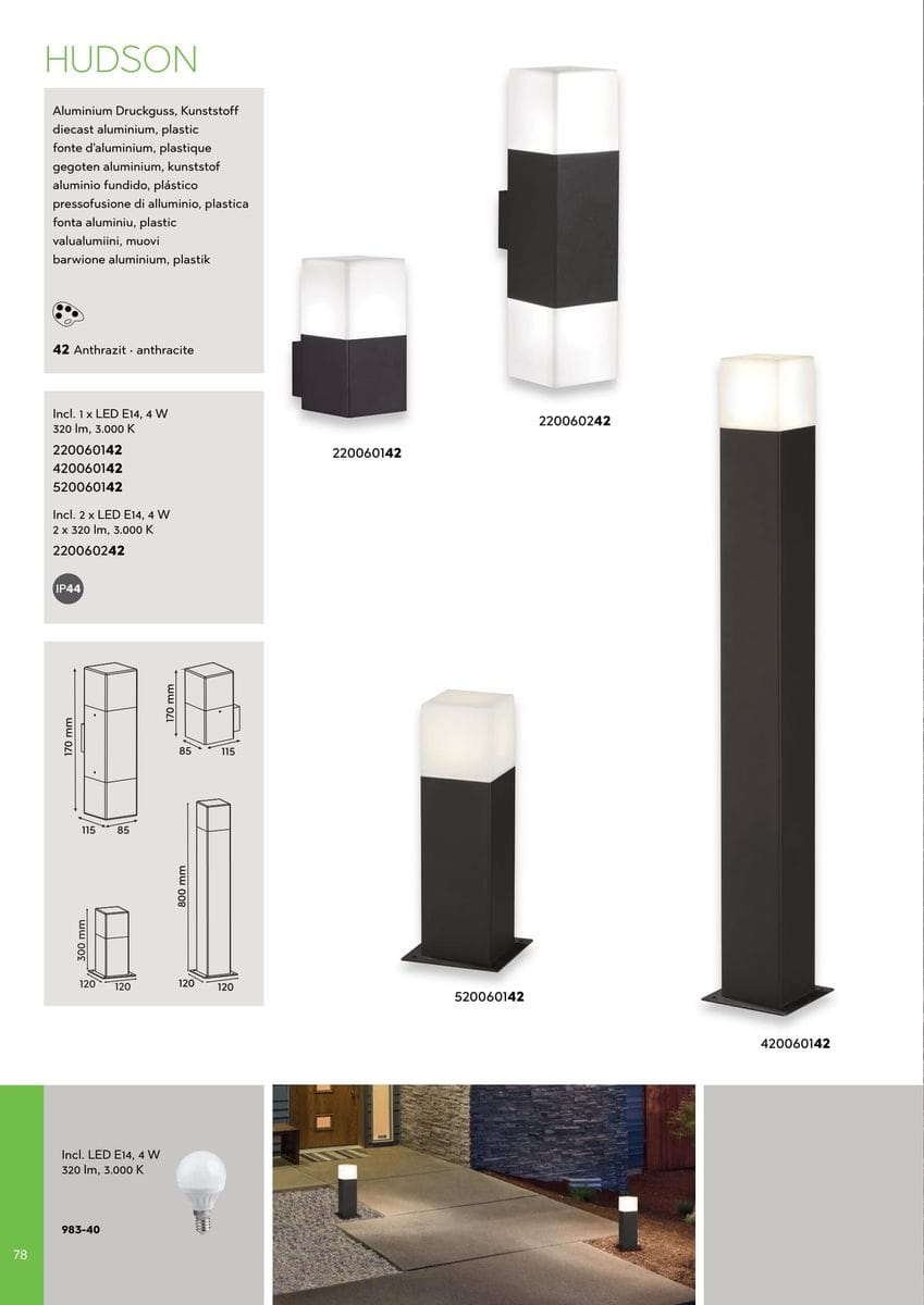 Lampa stojąca ogrodowa Hudson H80, antracytowa, o prostokątnym kształcie, z białym kloszem u góry. Umieszczona na prostokątnej podstawie, z widocznym źródłem światła LED. Kąt ujęcia frontalny, na jednolitym tle. Wysokość 800 mm, szerokość 120 mm.