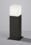 Lampa stojąca ogrodowa Hudson H30 w antracytowym kolorze, z kwadratowym, mlecznobiałym kloszem u góry. Stoi na prostokątnej podstawie z otworami do montażu. Prosty, nowoczesny design, idealna do oświetlenia przestrzeni zewnętrznych.