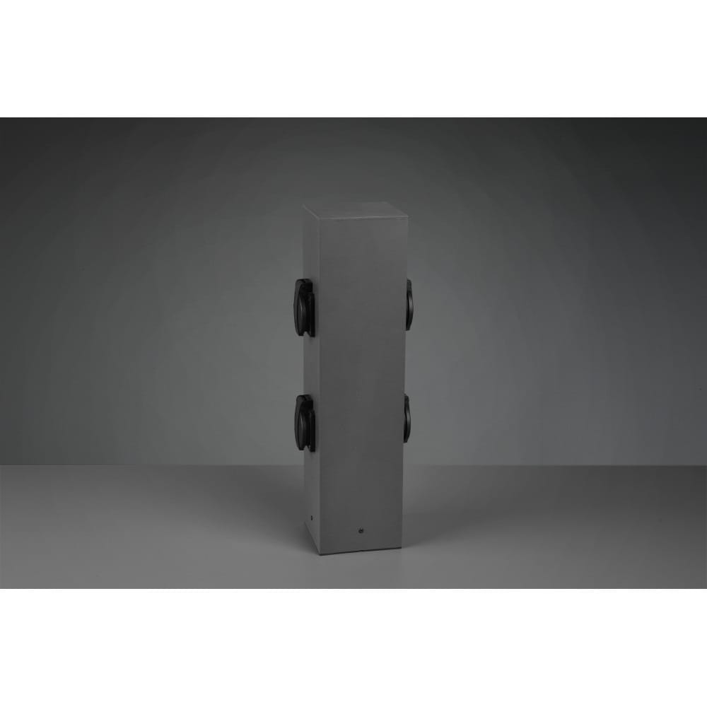 Słupek ogrodowy antracytowy z wbudowanymi gniazdami z uziemieniem, w prostokątnym kształcie. Widoczny z przodu, z czterema czarnymi gniazdami umieszczonymi na bokach. Tło szare, co podkreśla kolor i formę produktu.