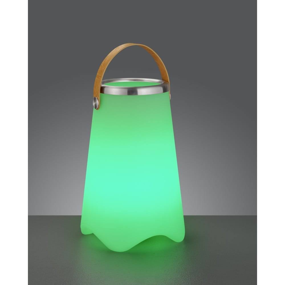Biała lampa stołowa ogrodowa Jamaica LED z pilotem, w kształcie lekko falistej tuby, z przezroczystego materiału. Posiada metalowy uchwyt w kolorze brązowym. Lampa emituje zielone światło, ustawiona na ciemnym tle.
