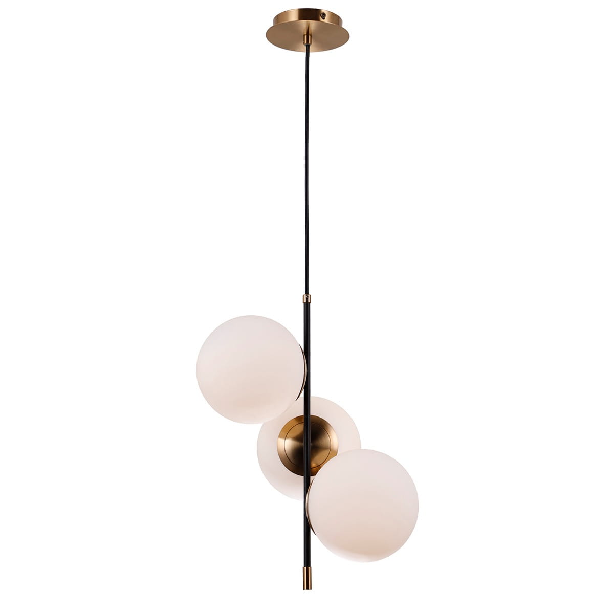 Lampa wisząca Stelia z trzema okrągłymi kloszami w matowym białym kolorze, zawieszona na czarnym kablu. Elementy metalowe w odcieniu antycznego brązu. Ujęcie z boku, pokazujące kształt i rozmieszczenie kloszy. Tło białe.