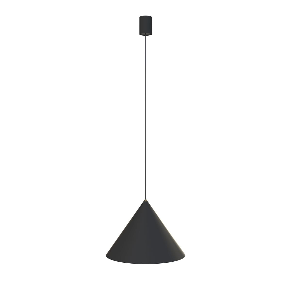 Czarna lampa wisząca Zenith D35 o kształcie stożka, zawieszona na cienkim przewodzie. Tło proste, białe. Lampa ma minimalistyczny design, idealna do nowoczesnych wnętrz. Wysokość zawieszenia nie jest określona.