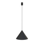Czarna lampa wisząca Zenith D35 o kształcie stożka, zawieszona na cienkim przewodzie. Tło proste, białe. Lampa ma minimalistyczny design, idealna do nowoczesnych wnętrz. Wysokość zawieszenia nie jest określona.