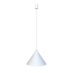 Lampa wisząca Zenith D35 w kształcie stożka, w kolorze białym. Zawieszona na cienkim, białym przewodzie, z metalowym elementem mocującym u góry. Prosty, minimalistyczny design, idealna do nowoczesnych wnętrz.