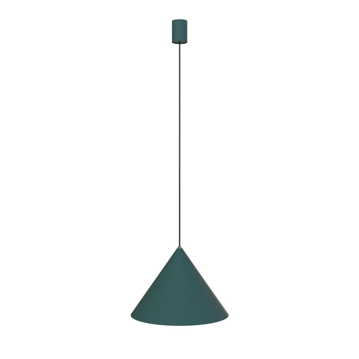 Wisząca lampa Zenith D35 w kształcie stożka, w kolorze zielonym. Utrzymywana na cienkim przewodzie, z okrągłym mocowaniem sufitowym. Prosty, minimalistyczny design, idealna do nowoczesnych wnętrz. Tło jasne, co podkreśla kolor lampy.