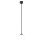 Lampa wisząca Isla D14 w kolorze czarnym z elementami w patynie. Okrągła, matowa kula ze szkła zawieszona na cienkim, czarnym przewodzie. Zamontowana na prostokątnym, czarnym stropie.
