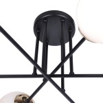 Lampa sufitowa Isla 6-punktowa w kolorze czarnym z patyną, widok od dołu. Metalowa podstawa z rurkami w czarnym wykończeniu i okrągłym mocowaniem. Widoczne oprawy na żarówki z białymi kloszami, w eleganckim, nowoczesnym stylu.